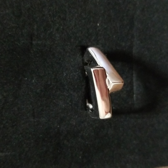 Minimalist sterling silver ring, size 7 ,stamped 925.New in the box - Picture 1 of 4